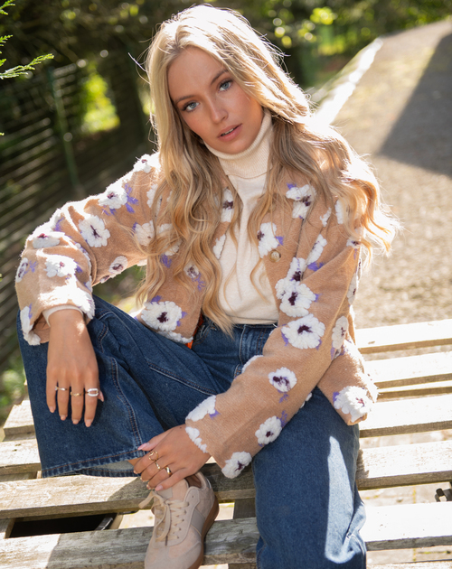 Vest met bloemen beige