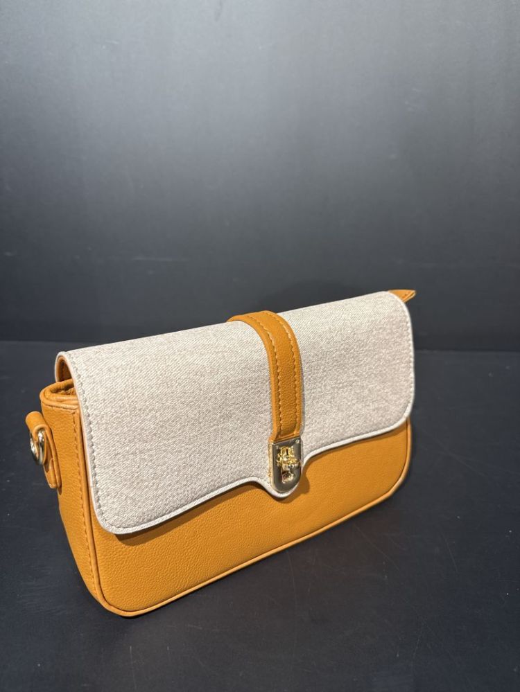 1093S26021 camel