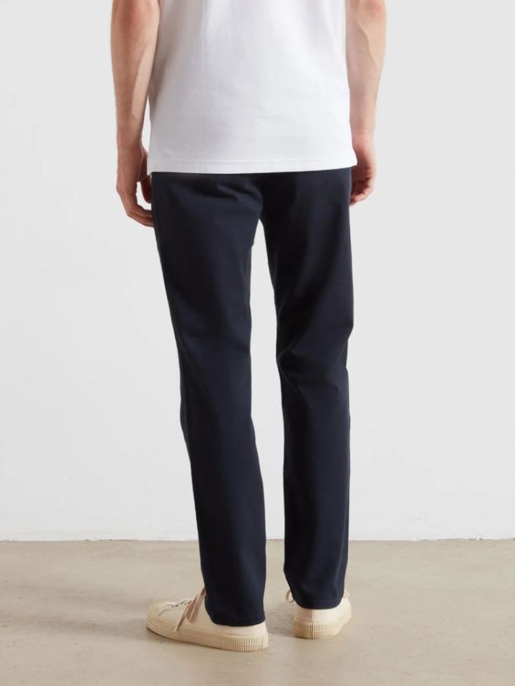 F4BFE052 true navy 412