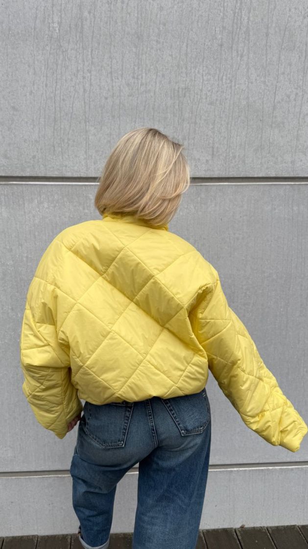 Lama yellow